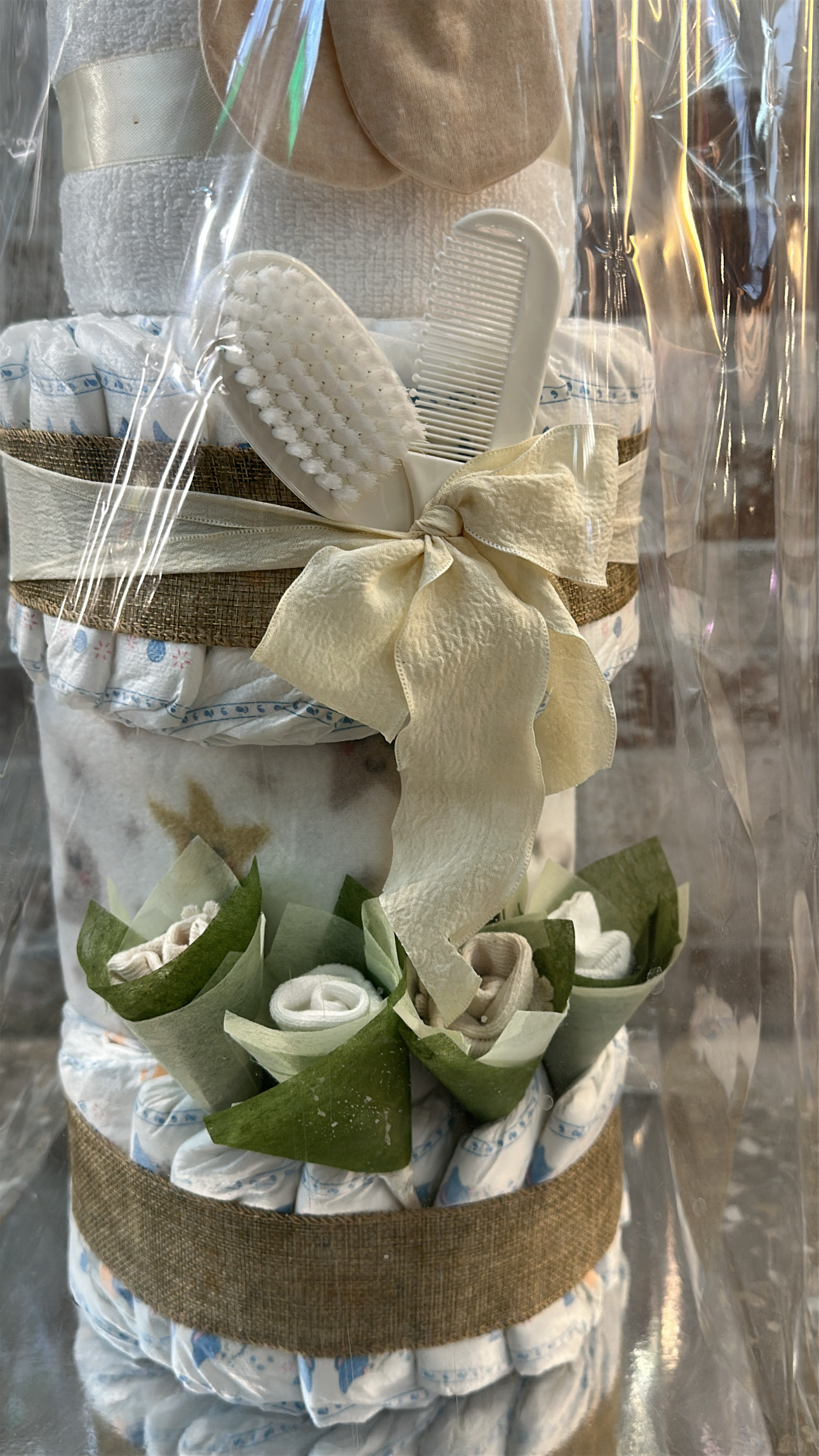 Neutral baby hamper